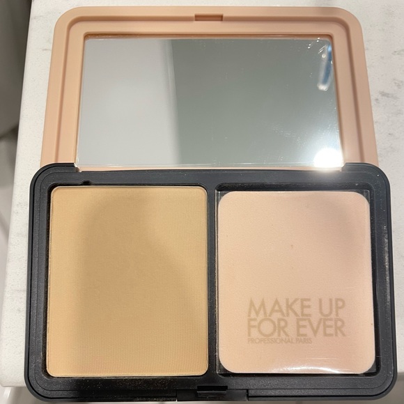 Makeupforever Matte velvet undetectable longwear blurring powder foundation - Picture 2 of 4